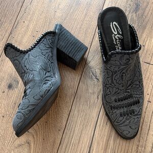 Sbicca vintage collection Black Embossed Floral Leather Block Heel Mules